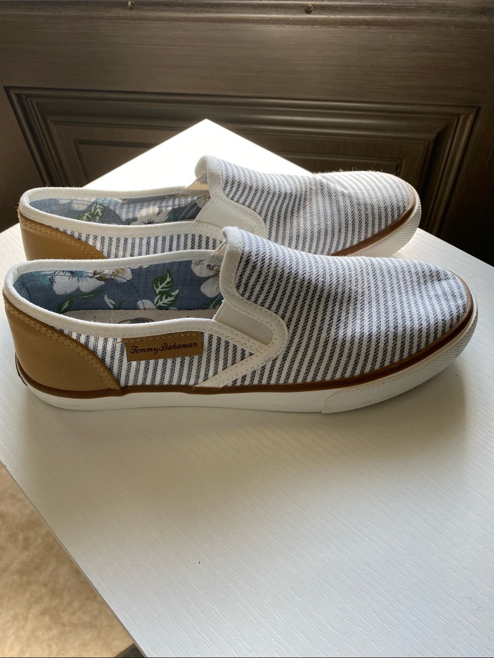 Tommy Bahama Blue & White Striped Slip-On Loafers with Tan Trimu size 7.5